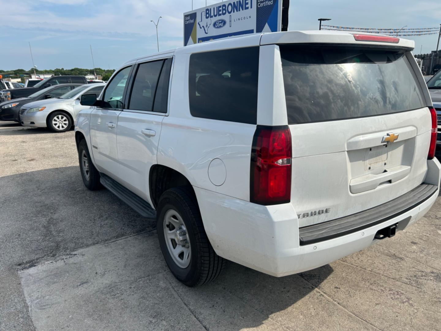 2017 White Chevrolet Tahoe (1GNSCEEC0HR) with an 5.3L V8 F OHV 16V engine, Automatic transmission, located at 1687 Business 35 S, New Braunfels, TX, 78130, (830) 625-7159, 29.655487, -98.051491 - Photo#1